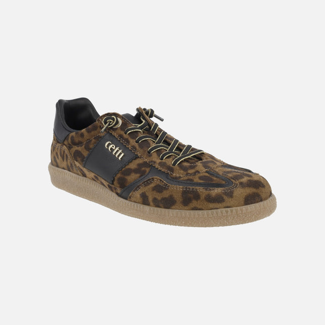 Zapatillas deportivas en print leopardo con piso caramelo