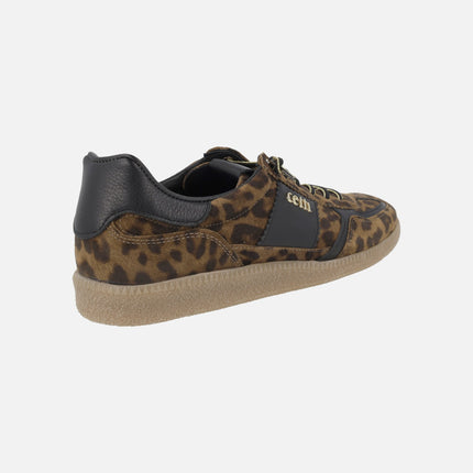 Zapatillas deportivas en print leopardo con piso caramelo