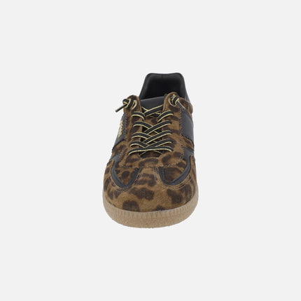 Zapatillas deportivas en print leopardo con piso caramelo
