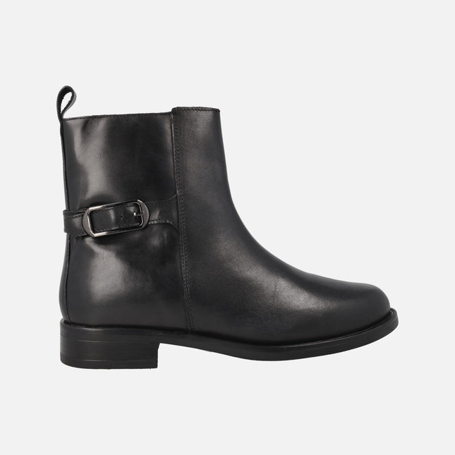 Botines con hebilla metálica para mujer