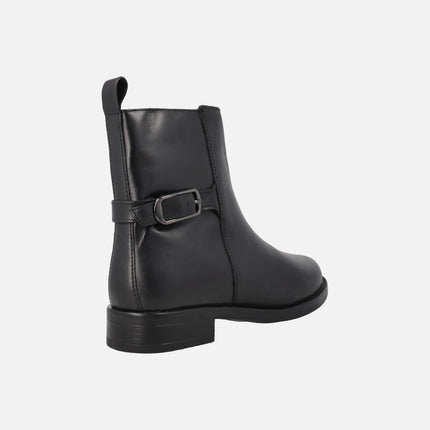 Botines con hebilla metálica para mujer