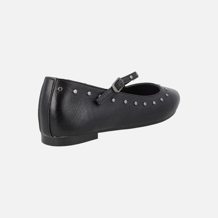 Bailarinas planas de piel con detalle de tachas y pulsera