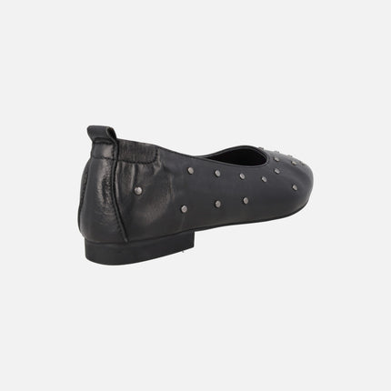 Bailarinas negras de piel con tachas metálicas