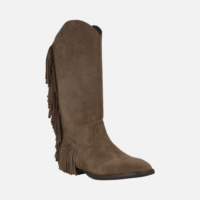 Botas de serraje con detalle de flecos