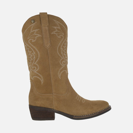 Botas de piel serraje con bordados estilo cowboy