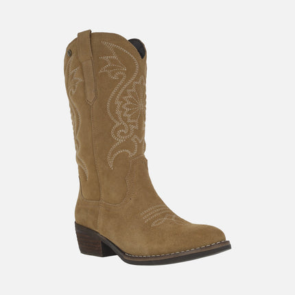 Botas de piel serraje con bordados estilo cowboy