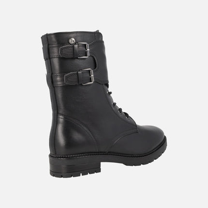 Botines de cordones estilo militar en piel negra con hebillas