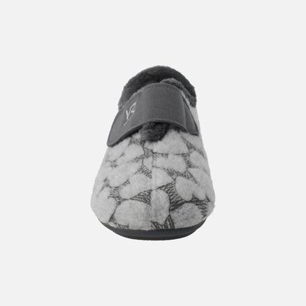 Zapatillas de casa cerradas en tejido gris con corazones y velcro