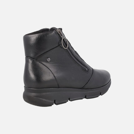 Botines negros de piel con cordones elásticos