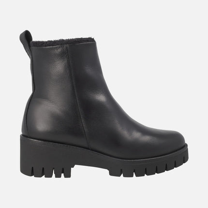 Leather ankle boots with furry lining and middle wedge