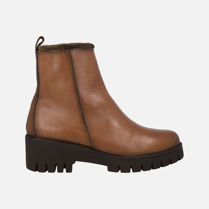 Leather ankle boots with furry lining and middle wedge
