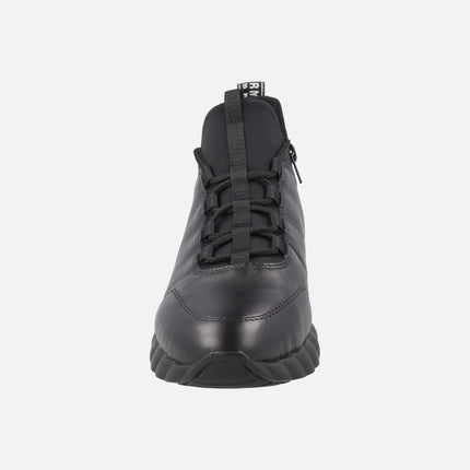 Deportivos negros de piel combinada con neopreno