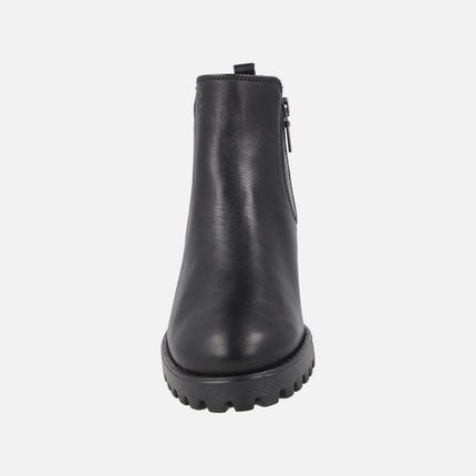 Botines confort en piel negra con elástico y piso track