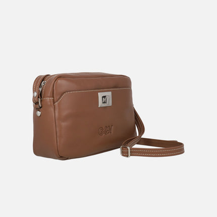 Bolsos bandolera de forma rectangular elaborados en piel natural