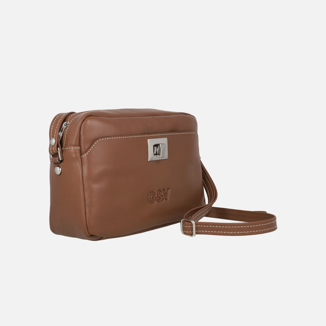 Bolsos bandolera de forma rectangular elaborados en piel natural