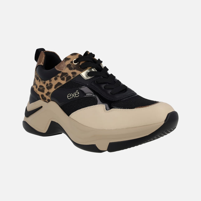 Zapatillas deportivas en combinado leopardo con piso volúmen