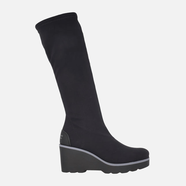 Botas altas de tejido elástico negro con cuña alta