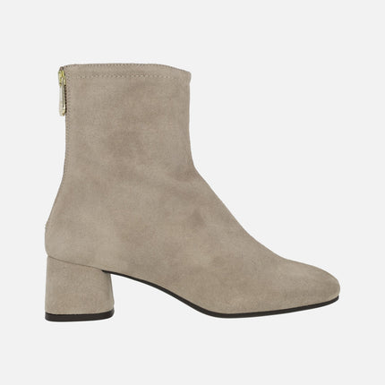 Botines Doha en ante con tacón bajo y cremallera trasera
