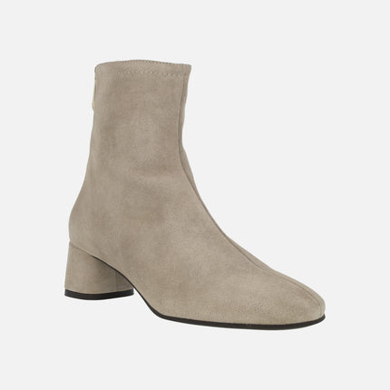 Botines Doha en ante con tacón bajo y cremallera trasera