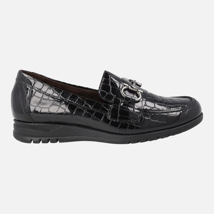 Mocasines negros de coco charol con adorno metálico