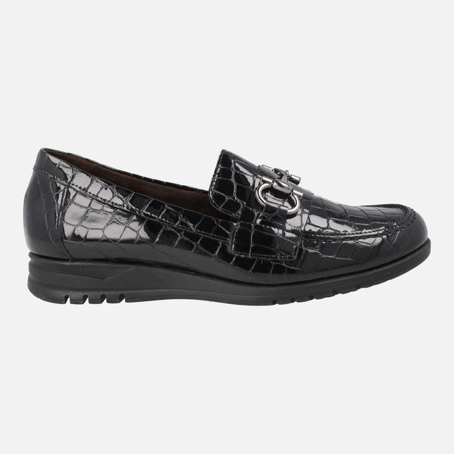 Mocasines negros de coco charol con adorno metálico