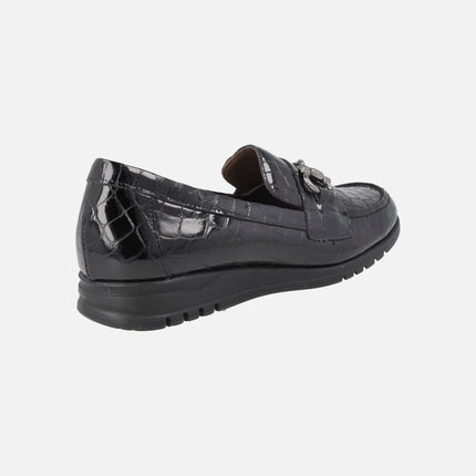 Mocasines negros de coco charol con adorno metálico