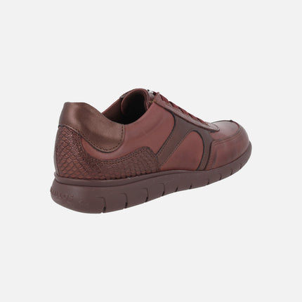 Zapatos deportivos de piel con detalles metalizados y gomas elásticas