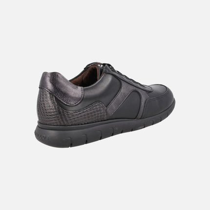 Zapatos deportivos de piel con detalles metalizados y gomas elásticas