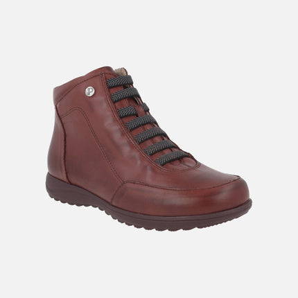 Botines de piel de estilo deportivo con gomas elásticas y cremallera