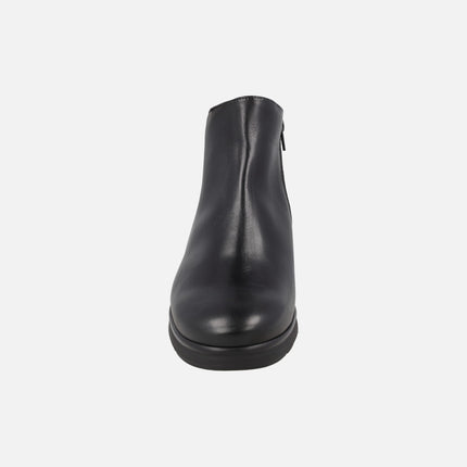 Botines negros de piel estilo confort con detalles en coco