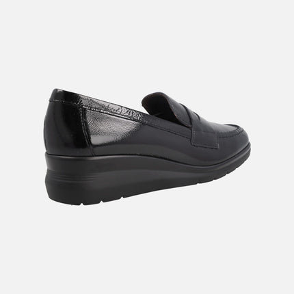 Mocasines negros de charol con antifaz