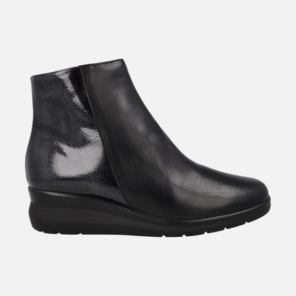 Botines confort negros en combinado de piel y charol