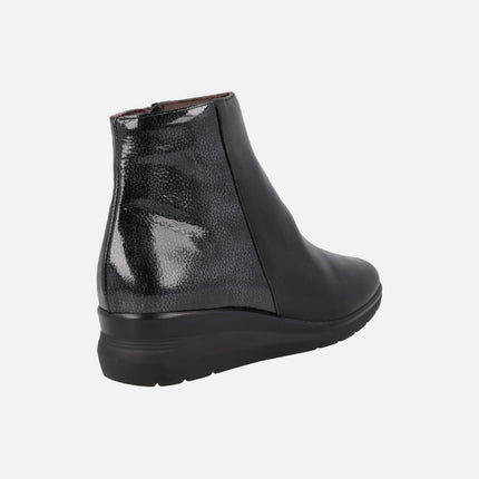 Botines confort negros en combinado de piel y charol