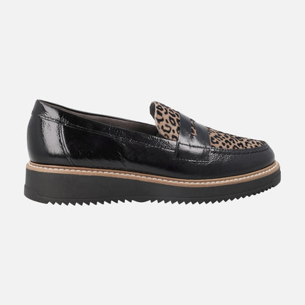 Mocasines negros de charol con copete de animal print leopardo