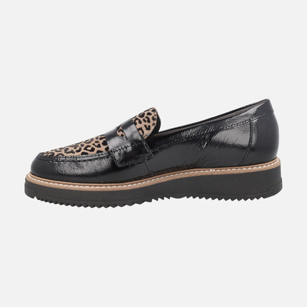 Mocasines negros de charol con copete de animal print leopardo