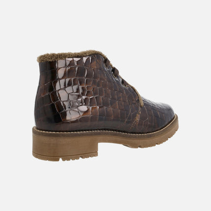 Botines de cordones en piel coco charol con forro de pelo