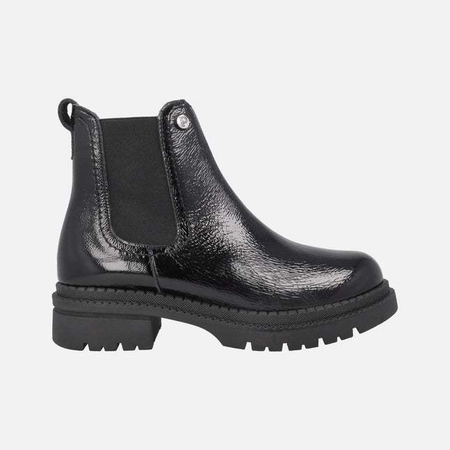 Botines negros de charol con elástico y piso track