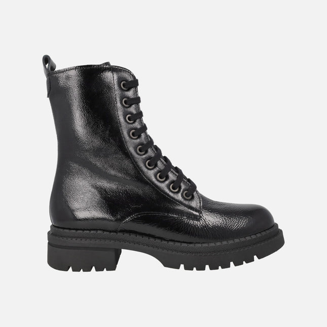 Botines negros de charol con cordones y cremallera
