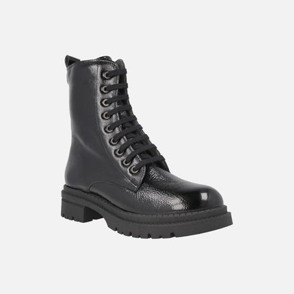 Botines negros de charol con cordones y cremallera
