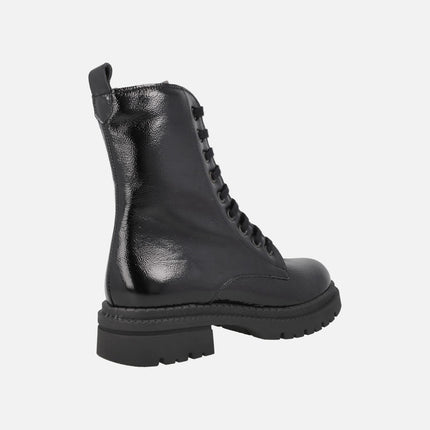 Botines negros de charol con cordones y cremallera
