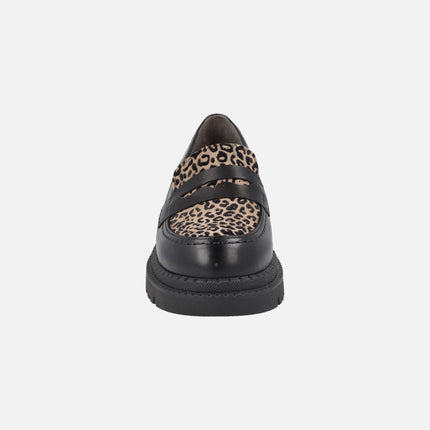 Mocasines negros con pala en leopardo y piso track