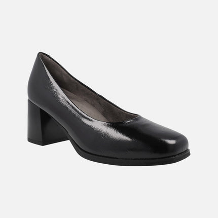Salones de tacón en charol negro