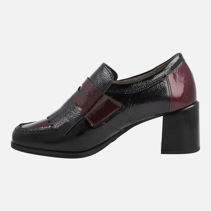 Mocasines de tacón con antifaz y flecos en combinado negro - burdeos