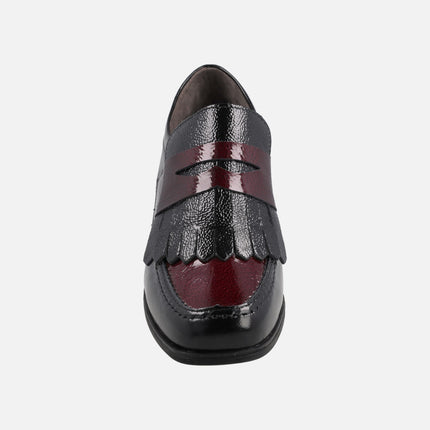 Mocasines de tacón con antifaz y flecos en combinado negro - burdeos
