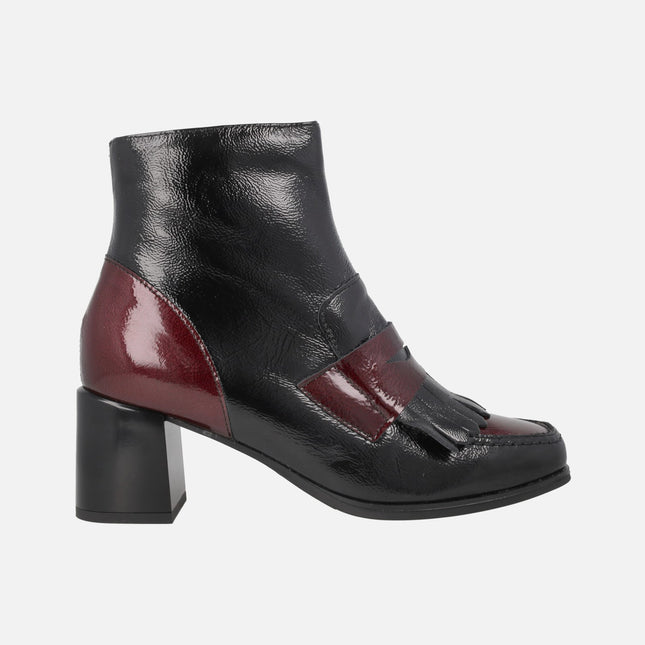 Botines de tacón en combinado de charol negro y burdeos