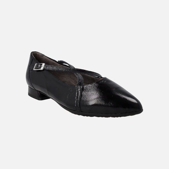 Bailarinas negras de charol con tiras cruzadas al empeine