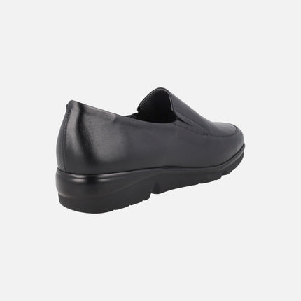 Mocasines negros de piel con elásticos laterales