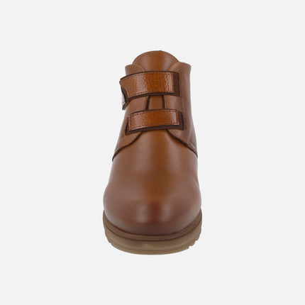 Botines con cierre velcro combinados en charol y piel