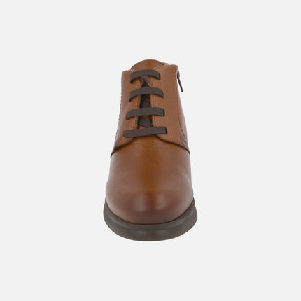 Botines clásicos de cordones con cuña de goma y forro de pelo