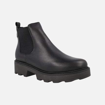 Botines Chelsea con piso track en piel negra